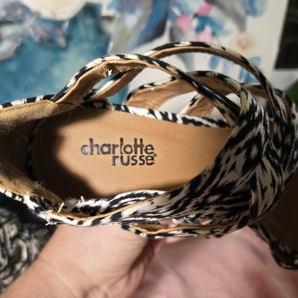 Stylish Black and White Wedge Sandals - Picture 11 of 11